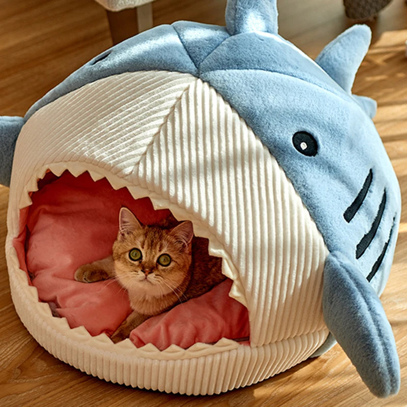 Enclosed Portable Cat Nest
