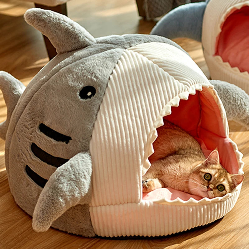 Enclosed Portable Cat Nest