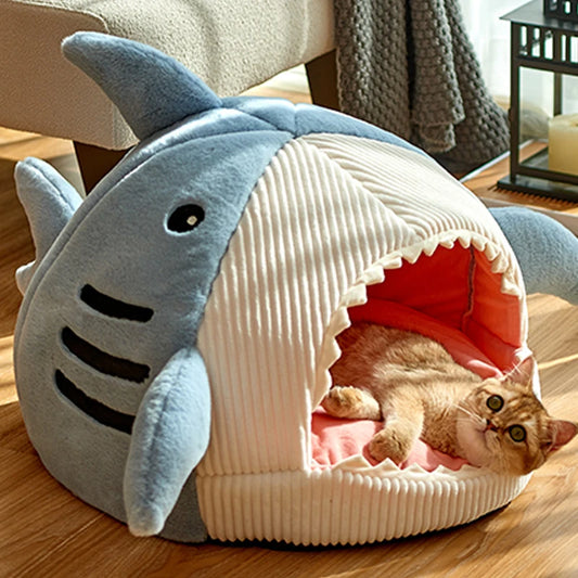 Enclosed Portable Cat Nest